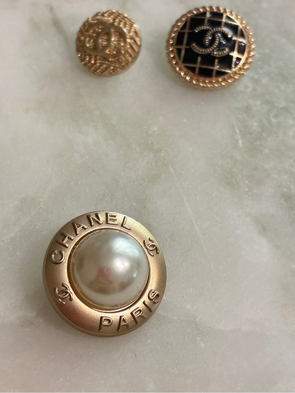 3 Chanel Buttons Metal - Picture 5 of 7